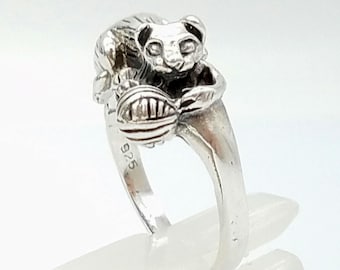 Sterling Silver Cat With Ball of Yarn Ring Size 6.75 or 7.5
