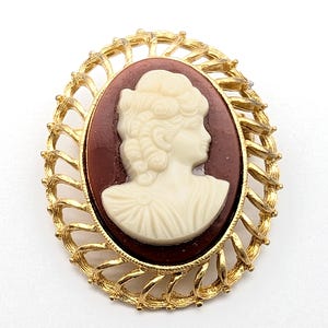 Vintage Red and White Resin Cameo Brooch With Gold Tone Bezel