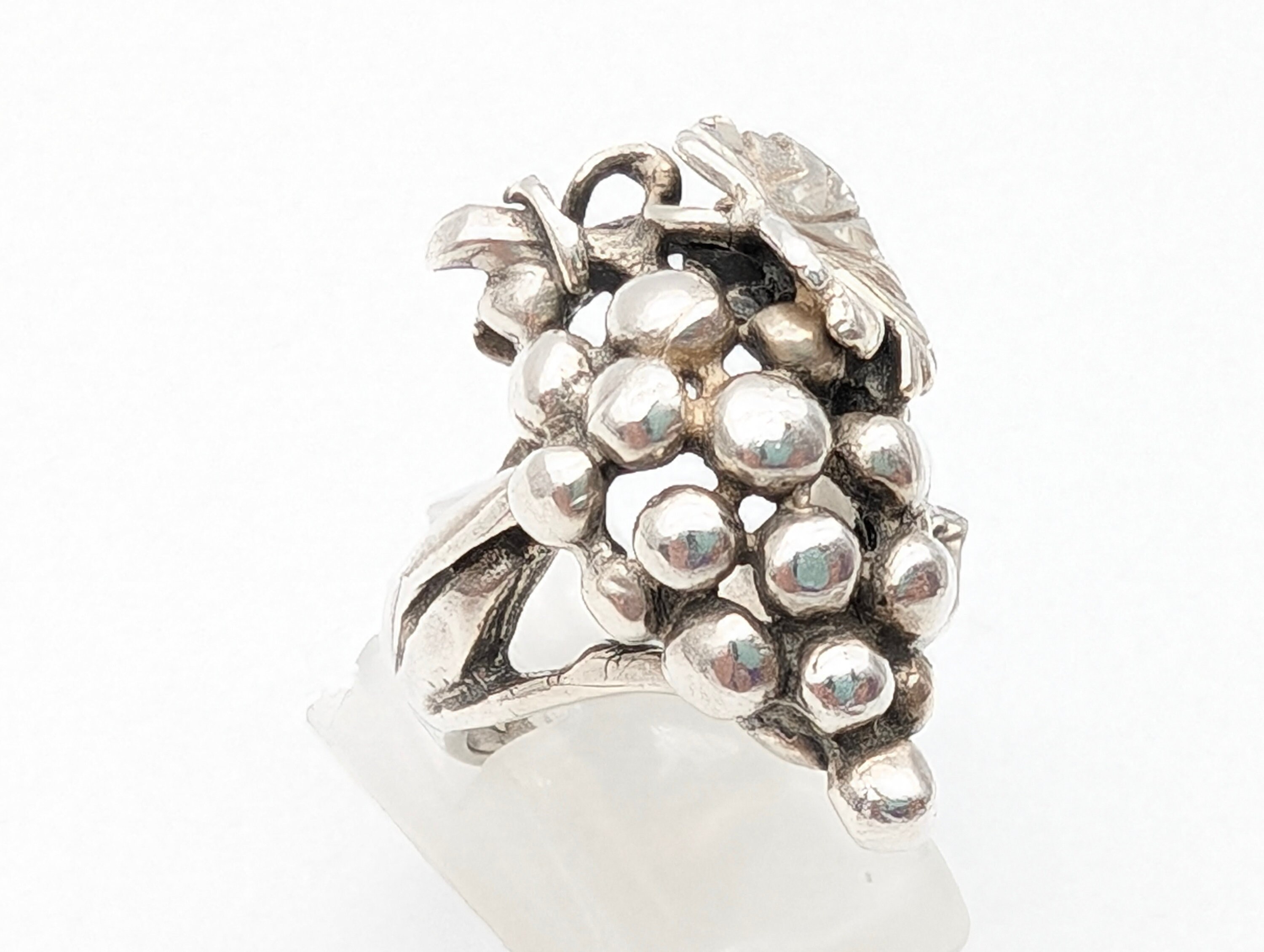 Heavy Vintage Sterling Silver Grape Cluster & Leaf Ring Heavy Vintage Sterling Silver Grape Cluster & Leaf Ring
