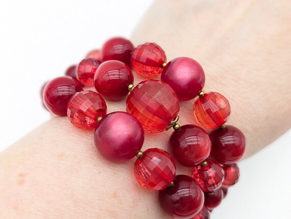 Vintage Red & Pink Lucite Bead Memory Wire Bracel… - image 8