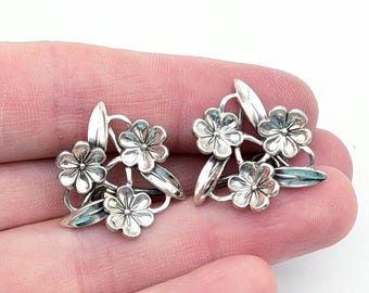 Vintage Sterling Silver Forget Me Not Flower Screw Back Earrings Signed Beau Sterling - 7/8"