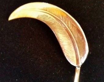 Vintage Goldtone Curved Single Leaf Brooch