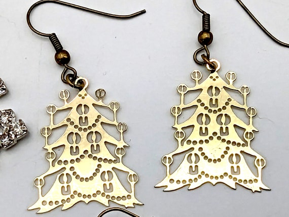 3 pairs of Vintage Christmas Tree Dangle Earrings - image 6