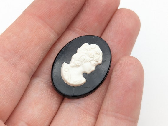 Vintage Black and White Resin Cameo Brooch - image 2