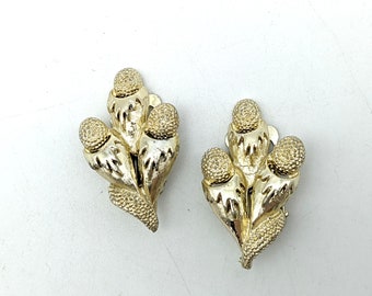 Vintage Coro Gold Tone Floral Clip On Earrings
