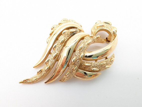 Vintage Crown Trifari Gold Swirl Abstract Brooch - image 3
