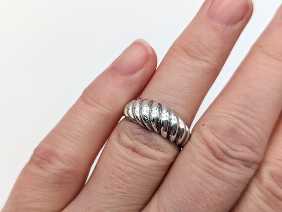 Vintage 14k White Gold Ribbed Band Ring Signed Mo… - image 1