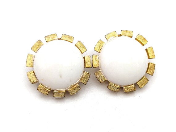 1960s White Lucite and Brushed Gold Tone Floral C… - image 2