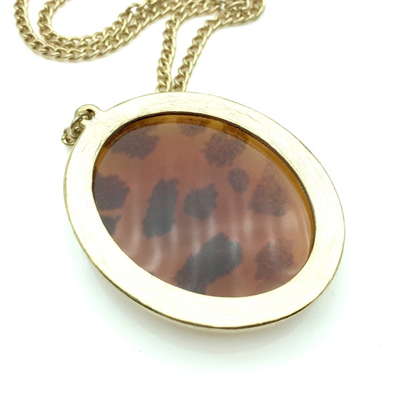 1970's Golden Brown Resin Pendant Necklace - image 5
