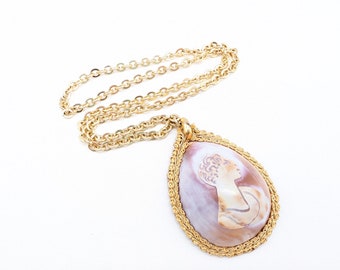 Vintage Oversized Carved Shell Cameo Pendant Necklace