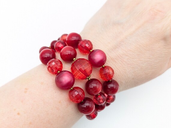 Vintage Red & Pink Lucite Bead Memory Wire Bracel… - image 7