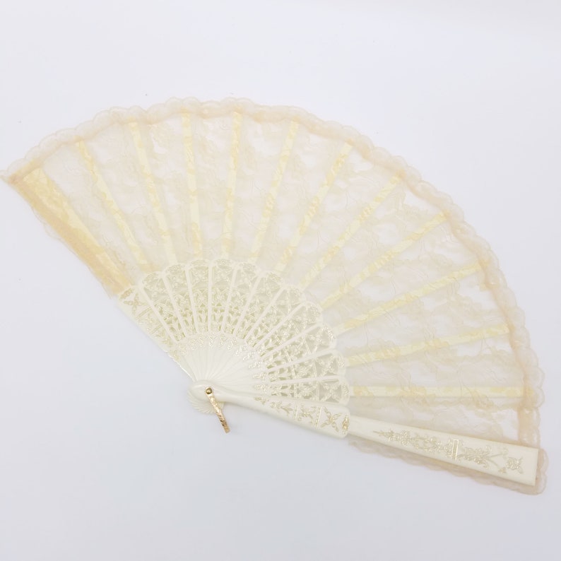 9.25 1950/'s Beige Lace Fan With Gold Accents