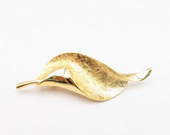 Vintage Goldtone Curved Florentine Textured Leaf Brooch -