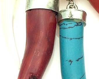 レッドコーラル、マザーオブパール、フェイクターコイズのペンダント