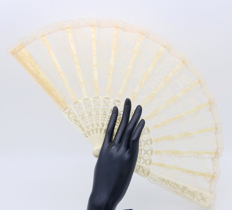 9.25 1950/'s Beige Lace Fan With Gold Accents