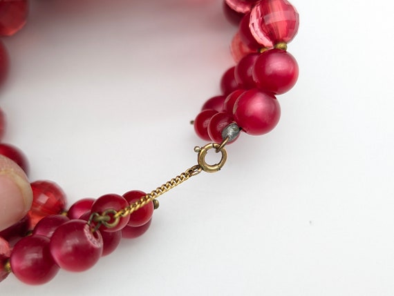 Vintage Red & Pink Lucite Bead Memory Wire Bracel… - image 6