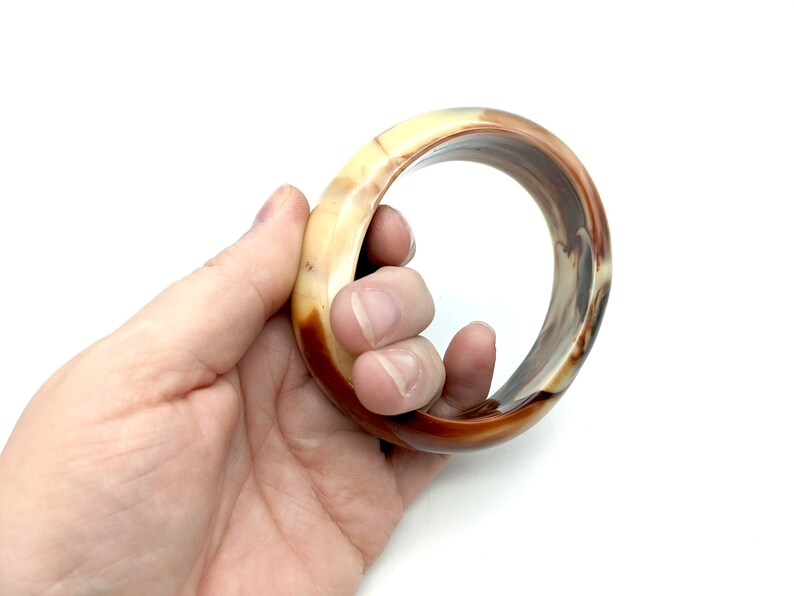 Vintage Marbled Brown /& Ivory Lucite Bangle Bracelet