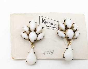 Vintage White Milk Glass Screw Back Earrings by Kindkraft Jewelry