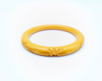 Vintage Carved Butterscotch Bakelite Floral Bangle Bracelet