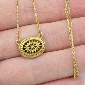 Vintage Avon Gold Tone & Black Enamel Star Flower Pendant Necklace 18 image 3