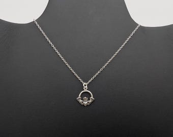 Vintage Sterling Silver Claddagh Celtic Knot Pendant Necklace - 18"