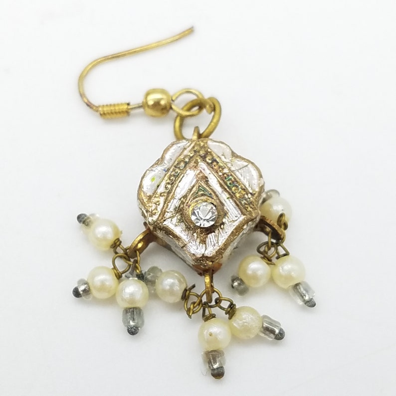 Vintage Beaded Faux Pearl /& Damascene White and Gold Pendant Necklace and Earring Set