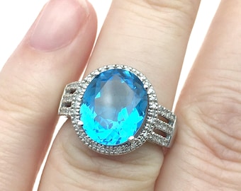 10K White Gold Blue Topaz & Diamond Cocktail Ring -  Size 6.25