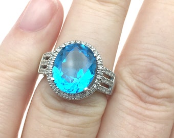 10K White Gold Blue Topaz & Diamond Cocktail Ring -  Size 6.25