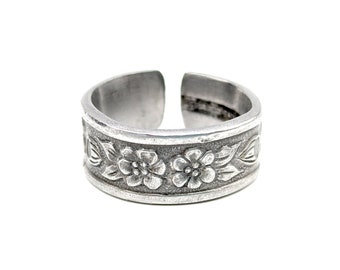 Vintage Stainless Steel Wm. A. Rogers Split Shank Wide Band Floral Ring - Size 10.25