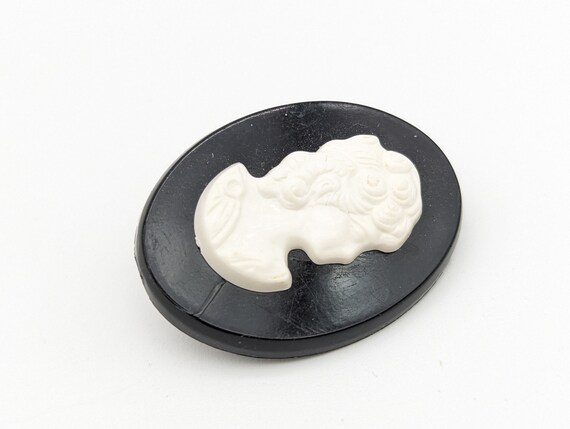 Vintage Black and White Resin Cameo Brooch - image 4