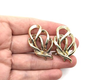 Vintage Sarah Coventry Abstract Leaf Gold Tone Clip Earrings