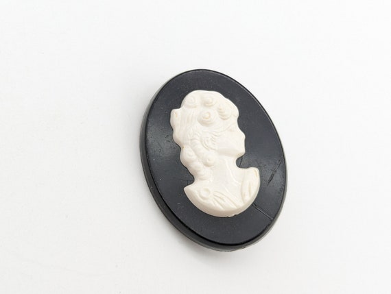 Vintage Black and White Resin Cameo Brooch - image 1