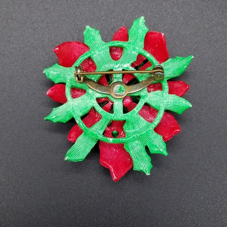 Vintage Christmas Wreath Pin With Red and Green Leaves and Etsy