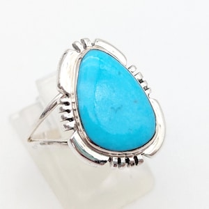 Vintage Sterling Silver & Turquoise Ring - Size 8