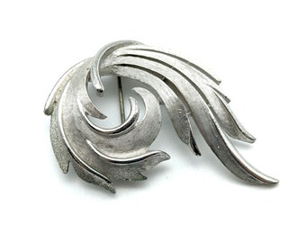 Vintage Crown Trifari Silver Tone Abstract Swirled Flourish Brooch