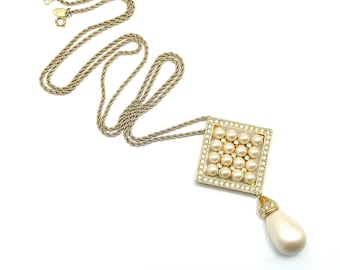 Vintage Joan Rivers Faux Pearl & Crystal Dangle Convertible Brooch / Pendant Necklace - 32"
