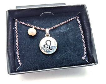 Vintage Avon Leo Zodiac Pearl Pendant Necklace, New in Original Box