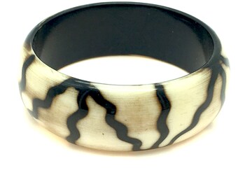 Vintage Swirled Cream and Brown Lucite Bangle Bracelet - 8"