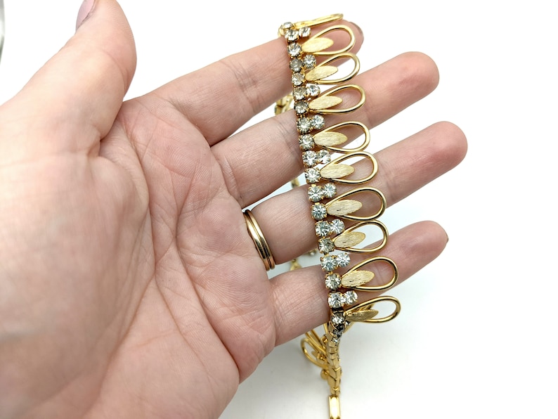 Vintage Signed Sarah Coventry Rhinestone Gold Tone Necklace 18