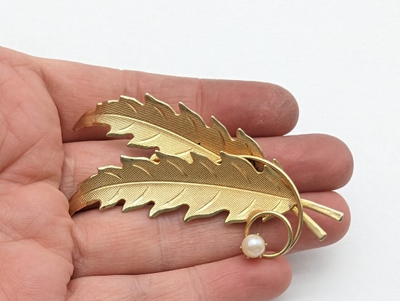 Broche Plaquée Or Élégante - Occasion - Idéale Pour Ajouter Une Touche De Brillant