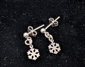 Dainty Sterling Silver Snowflake Earrings – Holiday Dangle Earrings