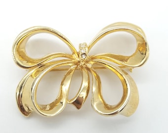 Vintage Gold Tone Brooch With Rhinestone Center Accent