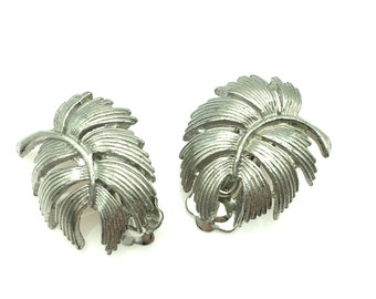 Elegant Silver Tone Leaf Shoe Clips