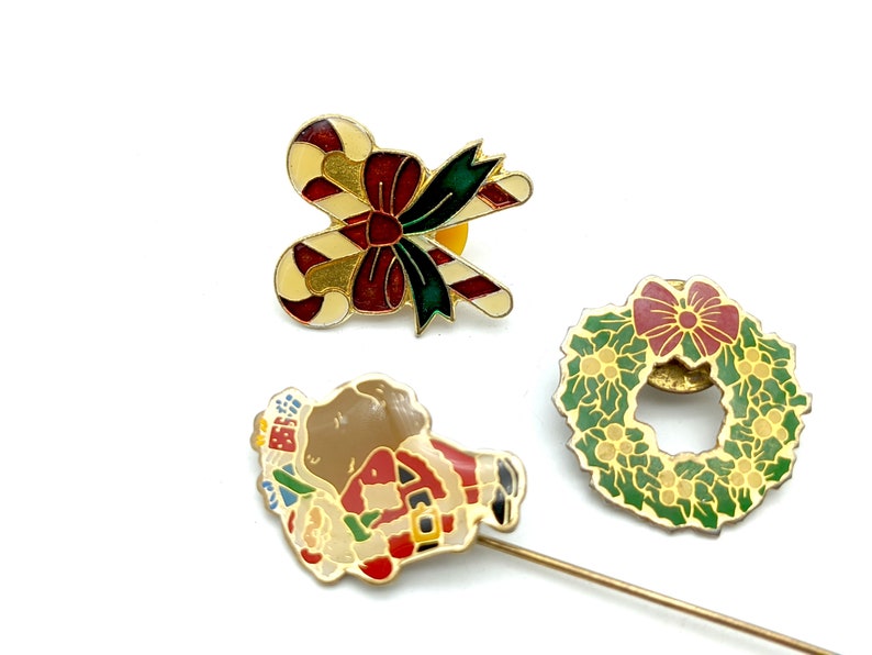 Wreath /& Candy Canes Santa Lot of 3 Vintage Enameled Holiday Pins