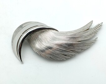 Vintage Crown Trifari Silver Tone Abstract Flourish Brooch