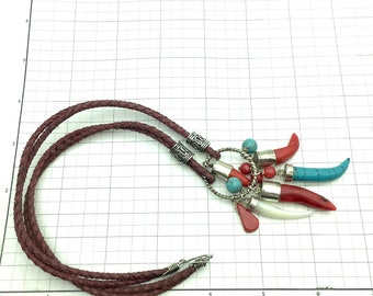 レッドコーラル、マザーオブパール、フェイクターコイズのペンダント