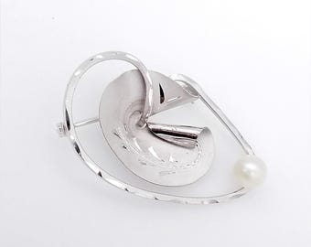 Sterling Silver & Cultured Pearl Etched Abstract Brooch Signed DCE, Curtis Jewelry