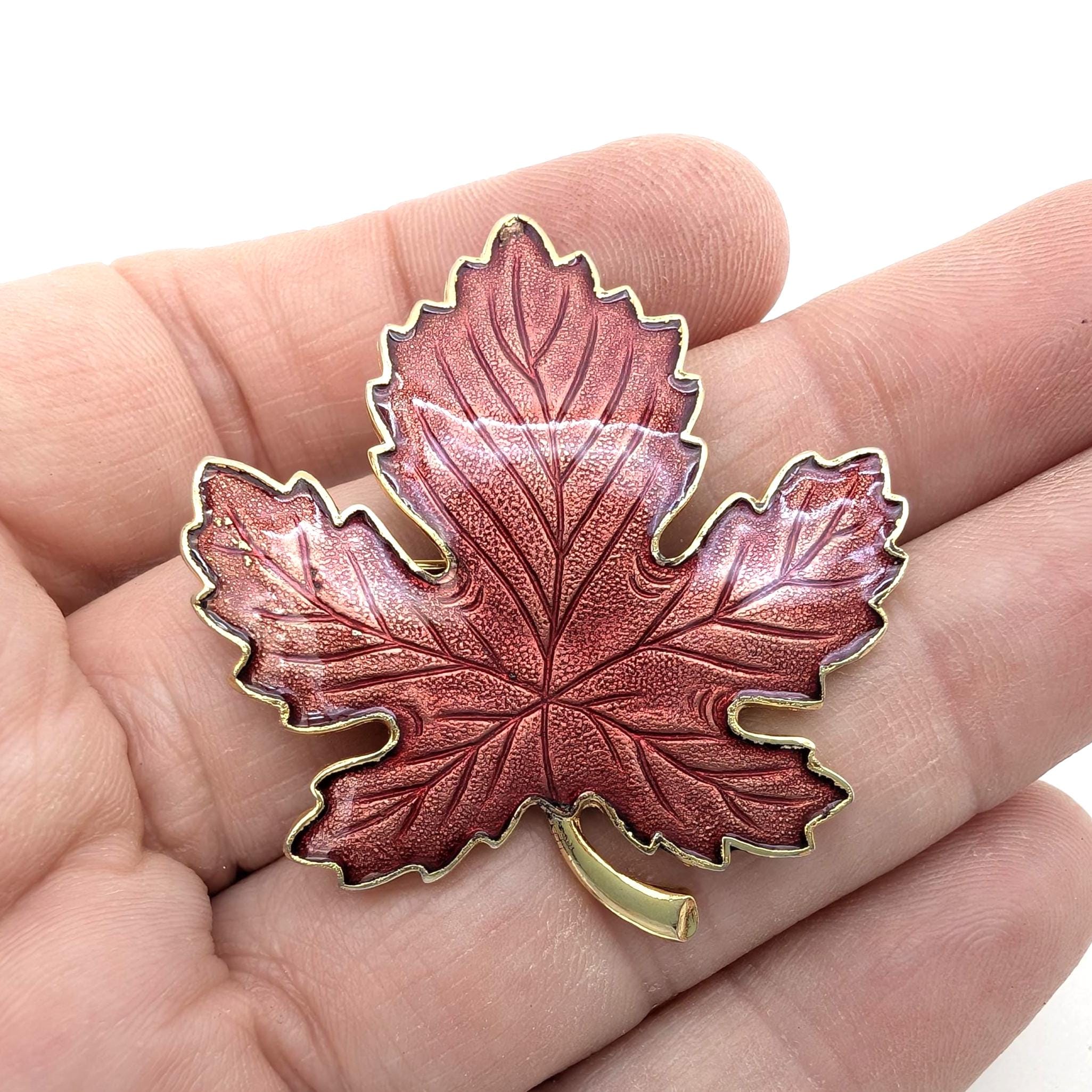Broche Rétro Petite Feuille D'érable En émail Rouge Et Or - Modèle *4119 - Occasion