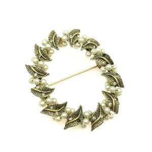 Vintage Faux Pearl & Gold-Tone Leaves Wreath Brooch
