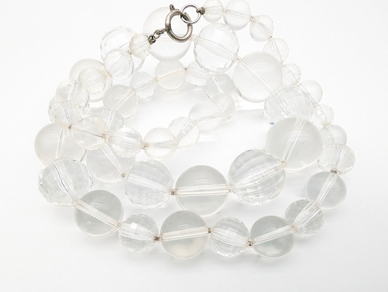 1960s Clear Faceted & Smooth Lucite Bead Graduated Necklace 31 image 5